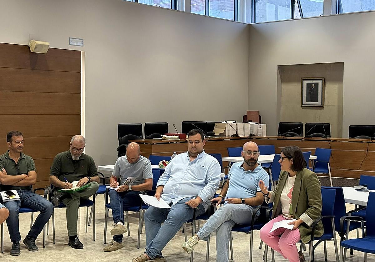 Un momento del simulacro en el consistorio de Carlet.