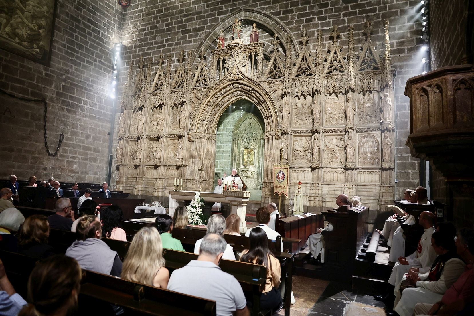 Nombramiento de la fallera mayor de Valencia como Dama de Honor del Santo Cáliz