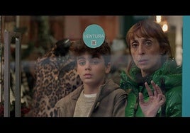 Carmen Mayordomo y Óscar Rodríguez en una escena de 'Si me ven llorando'.