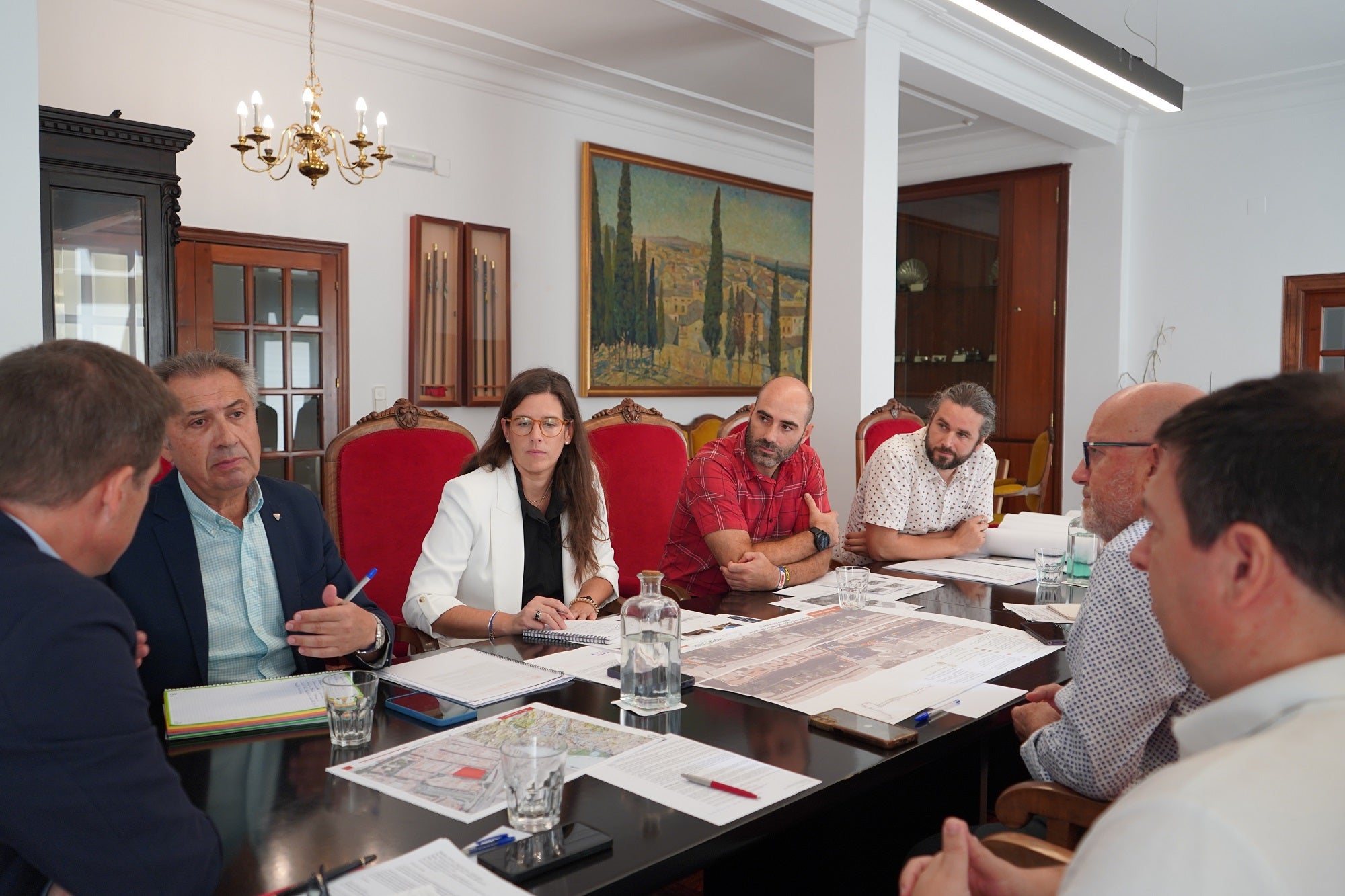 Reunión entre represantantes de Adif y responsables municipales.