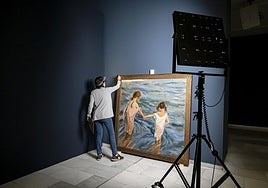 Una de las obras de la exposición de Sorolla, recién desembarcadas en Valencia.