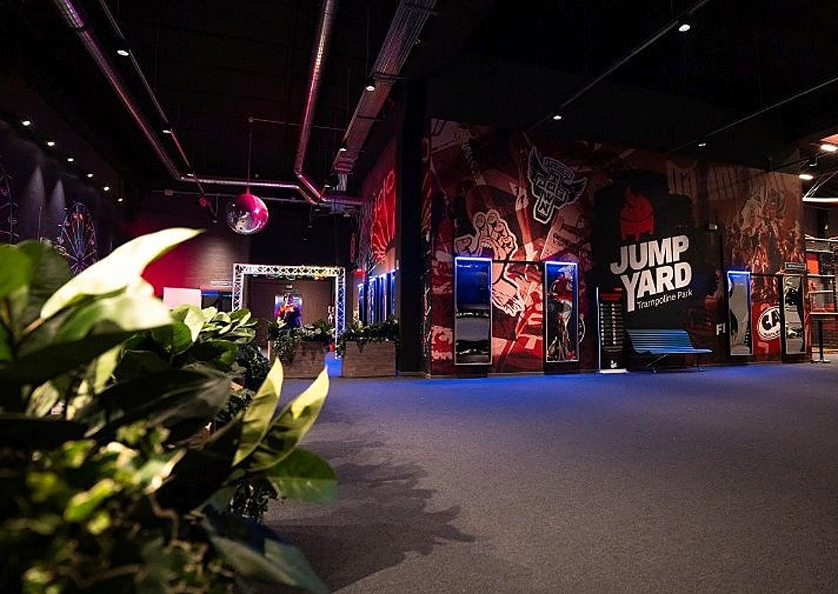 Imagen secundaria 1 - JumpYard Valencia