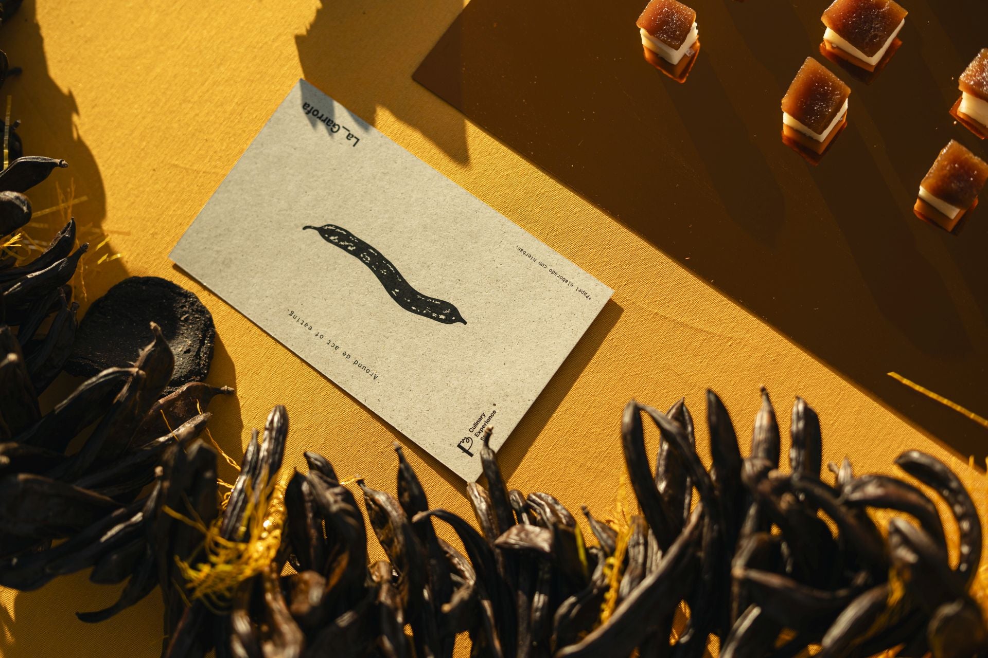 Imagen secundaria 1 - La algarroba sale del campo y pide su sitio en las despensas de las cocinas valencianas