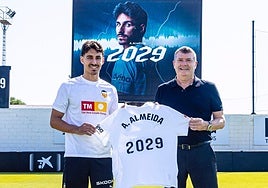 André Almeida renueva con el Valencia.