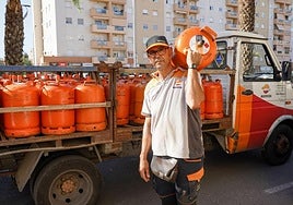 Reparto de bombonas de butano, en una imagen de archivo.