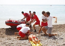 Simulación de un rescate en una playa de Castellón