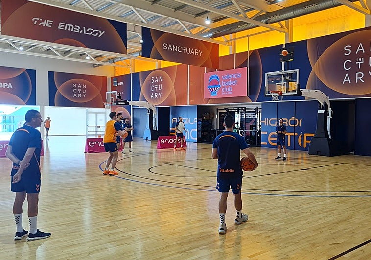 El Valencia Basket se entrenó en las instalaciones de The Embassy en Fuengirola.