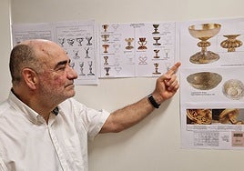 El catedrático Gabriel Songel, responsable de la investigación de la Universitat Politècnica sobre el Santo Cáliz.