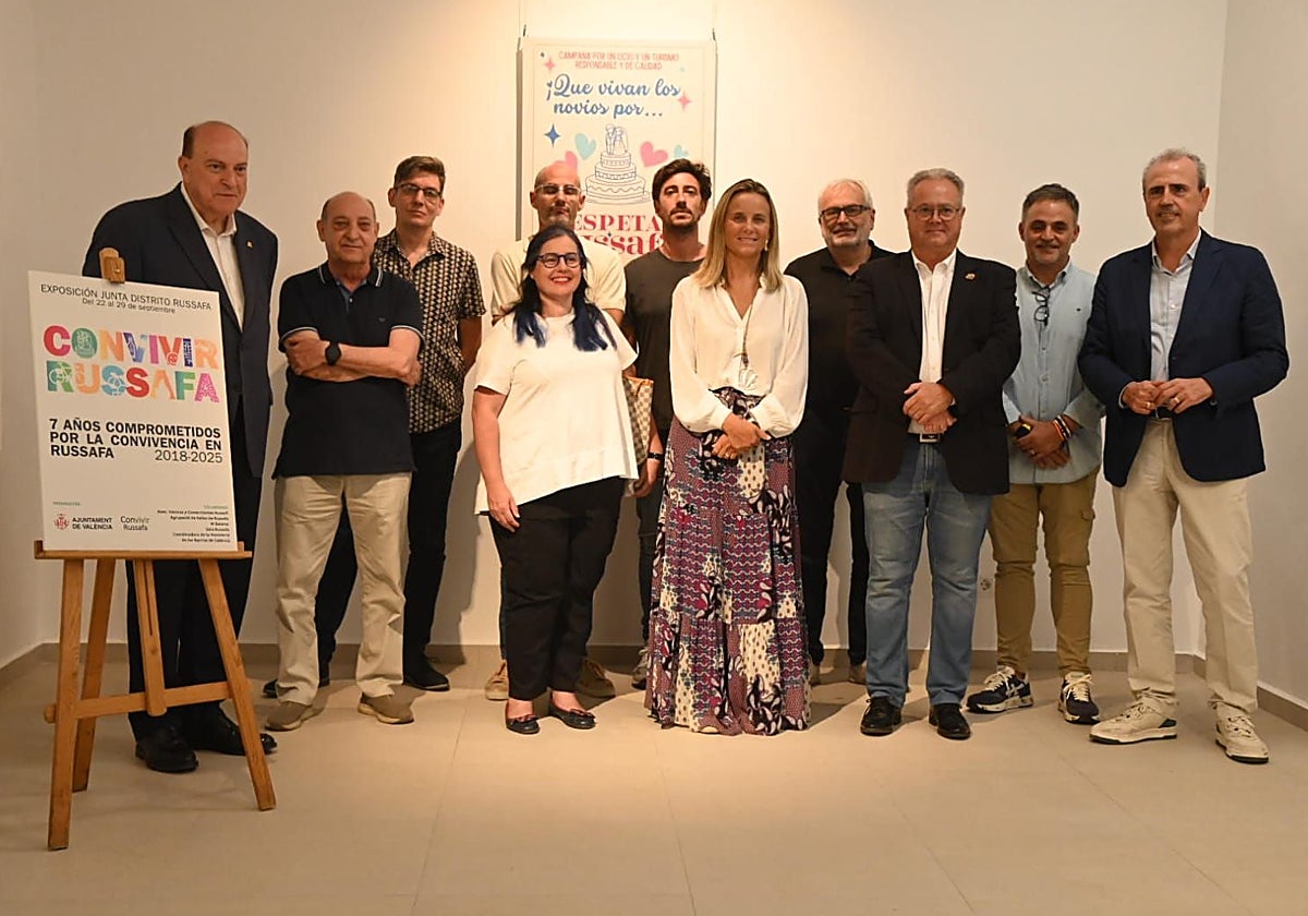 La concejala de Turismo, Paula Llobet, en la exposición de Convivir Russafa.
