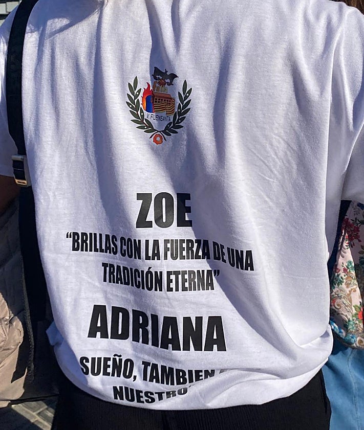 Imagen secundaria 2 - Ambiente a las puertas del Roig Arena antes de la gala de elección de cortes de honor.