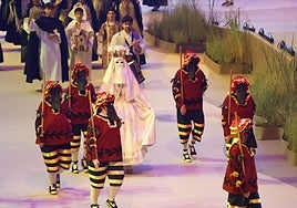 Personajes de las fiestas y tradiciones valencianas en la gala de lección de las cortes de honor 2026.