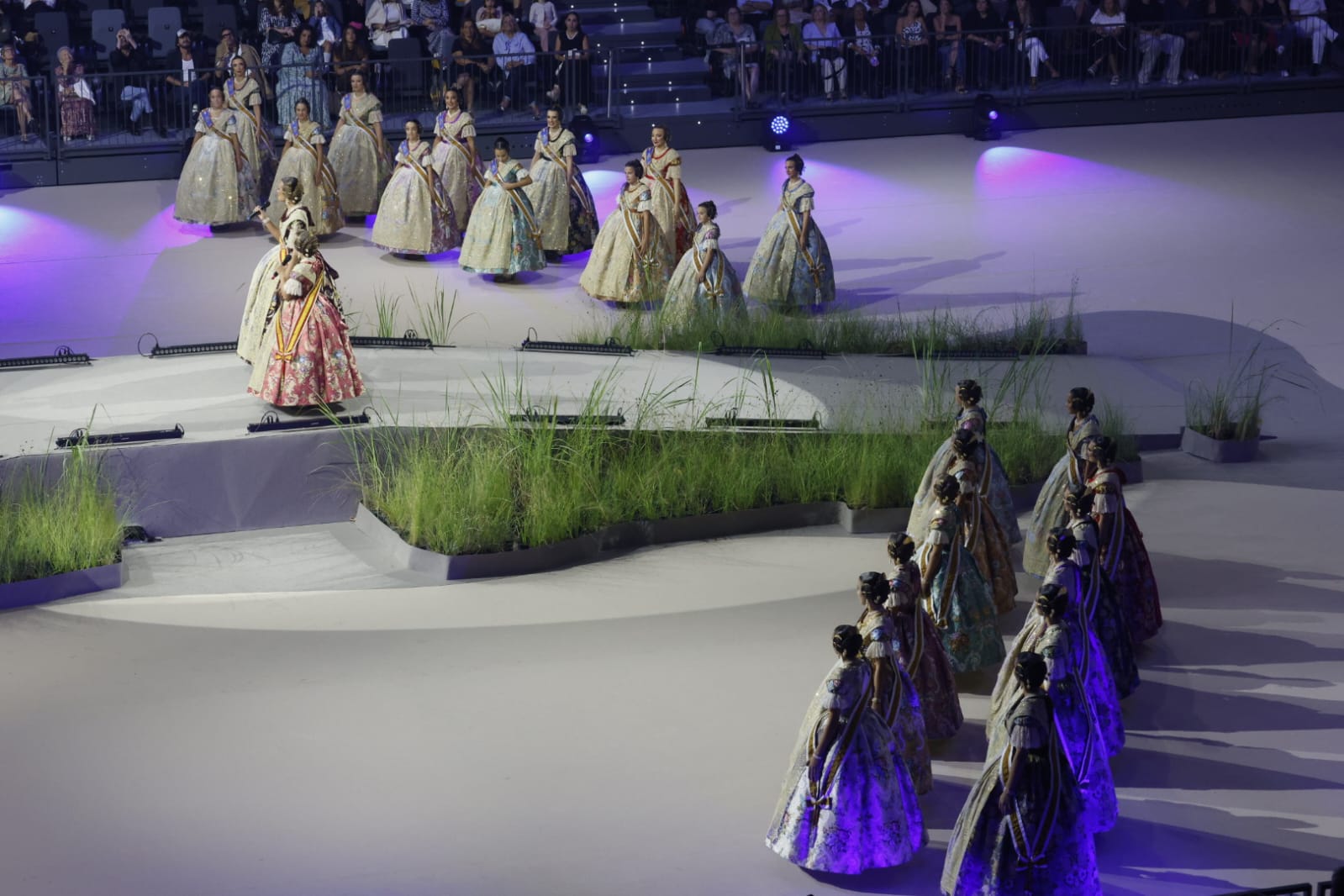 FOTOS | Las mejores imágenes de la gala fallera en el Roig Arena