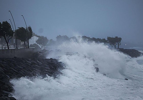 Llegada del exhuracán Gabrielle a las islas Azores, en Portugal, entre el viernes y el sábado.