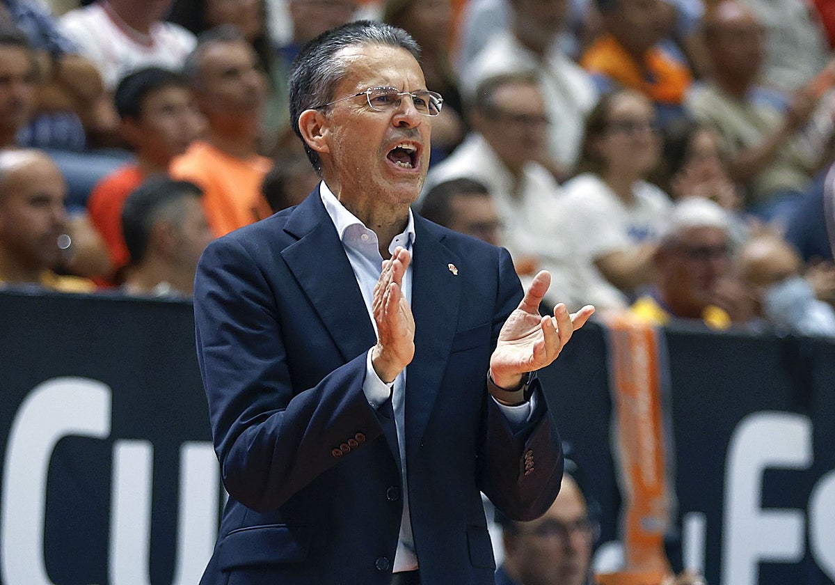 Pedro Martínez, durante un partido de Valencia Basket.