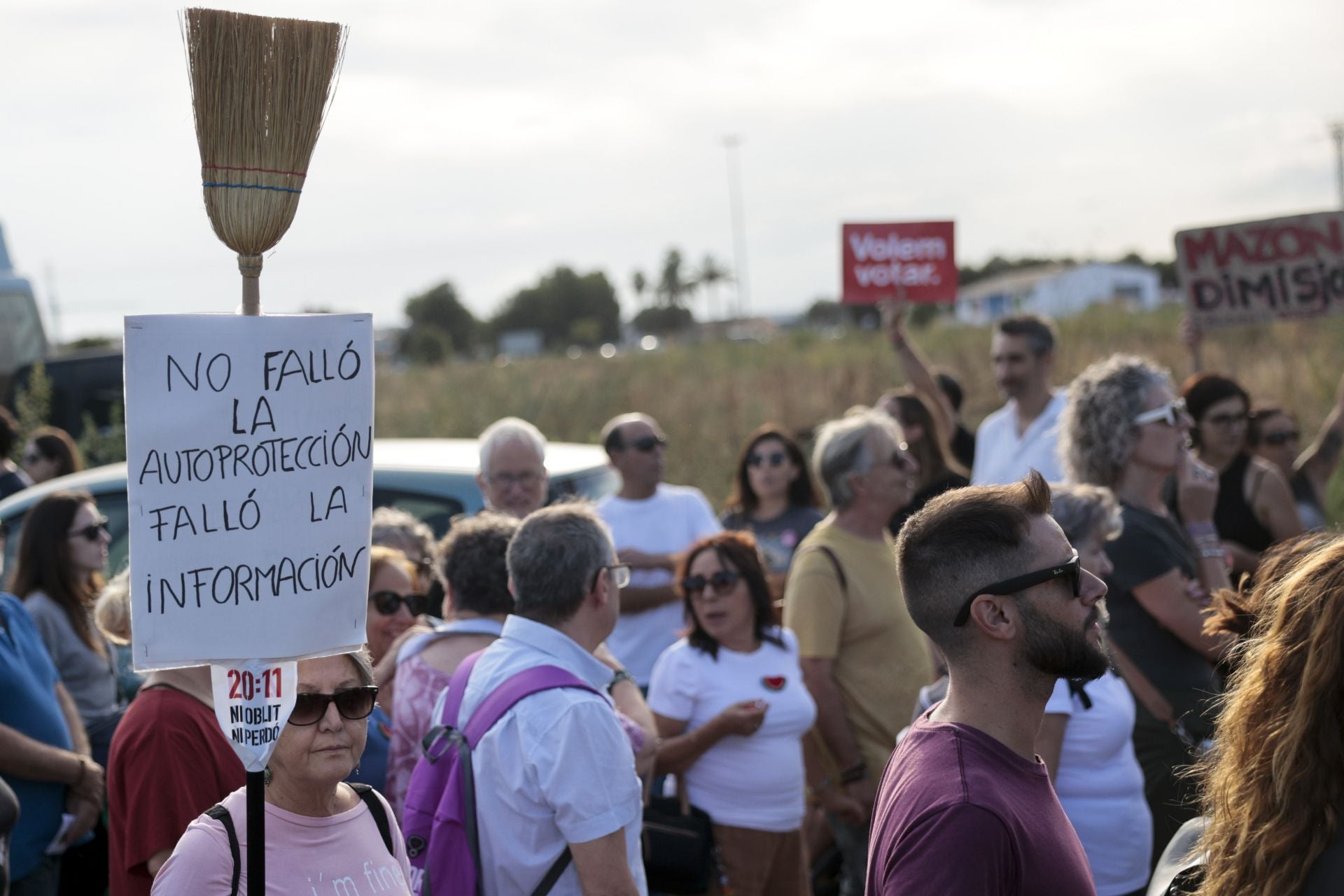 FOTOS | Dos manifestaciones salen desde Paiporta y Valencia para pedir la dimisión de Mazón