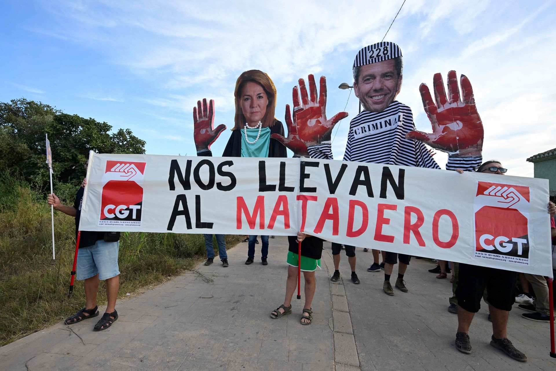 FOTOS | Dos manifestaciones salen desde Paiporta y Valencia para pedir la dimisión de Mazón