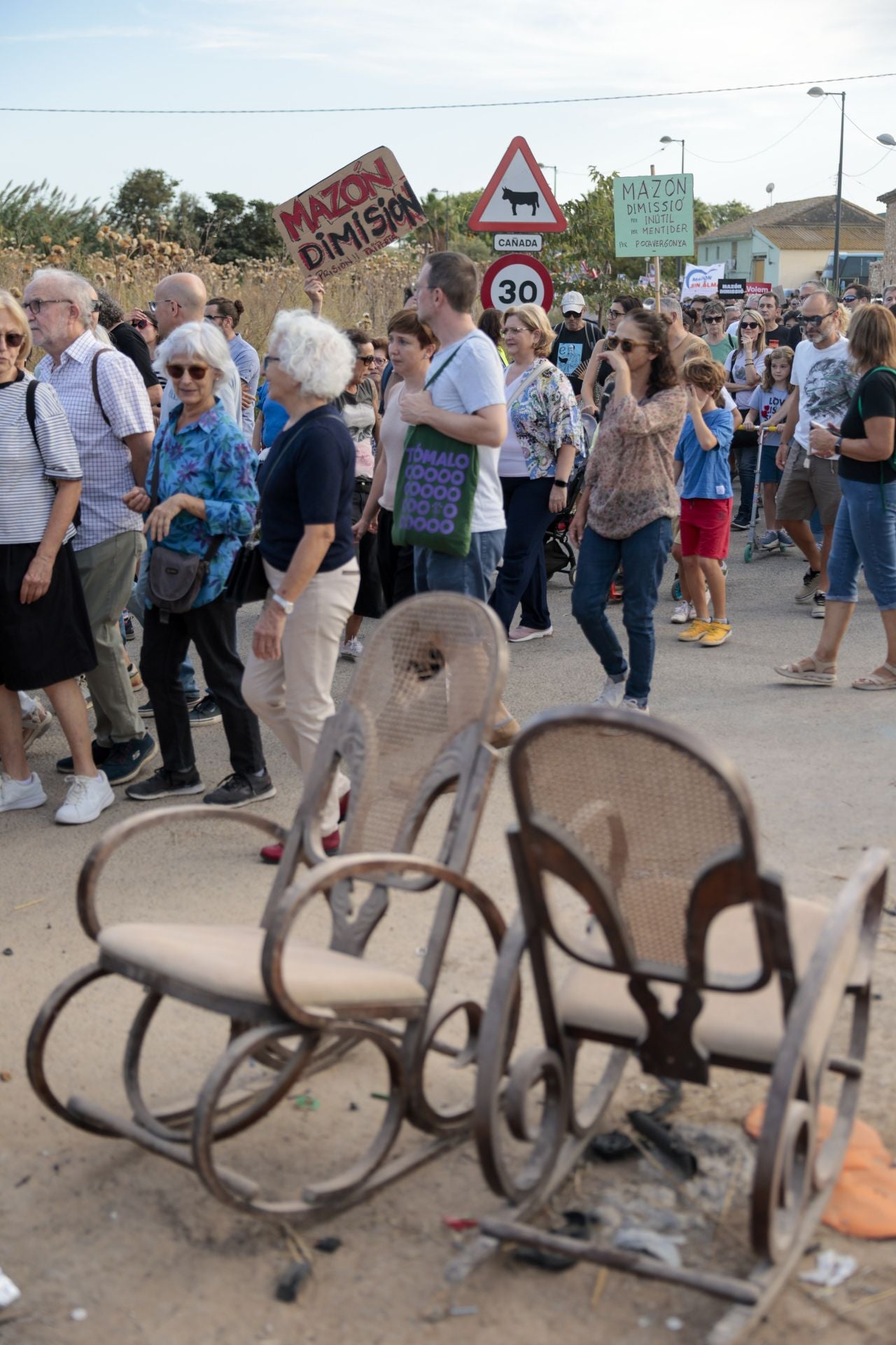FOTOS | Dos manifestaciones salen desde Paiporta y Valencia para pedir la dimisión de Mazón