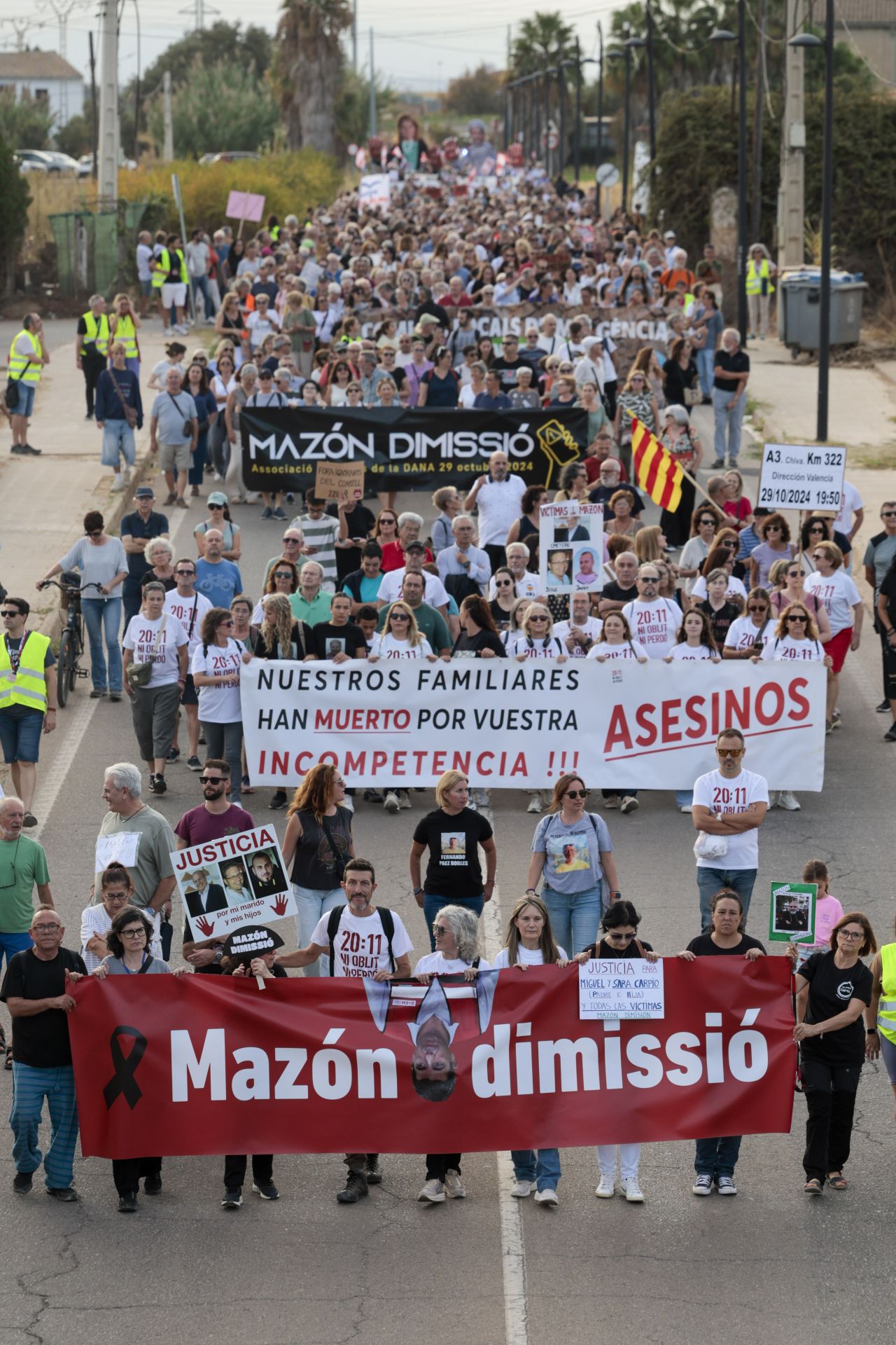 FOTOS | Dos manifestaciones salen desde Paiporta y Valencia para pedir la dimisión de Mazón