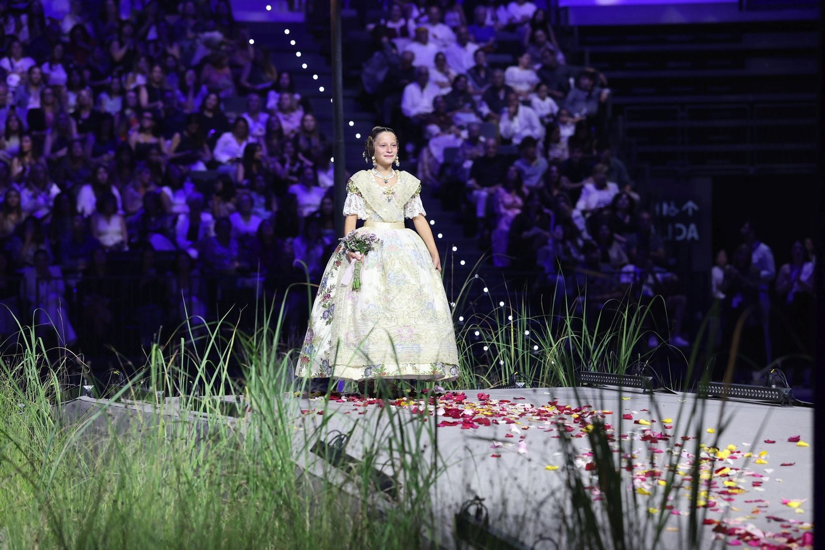 FOTOS | Las mejores imágenes de la gala fallera en el Roig Arena