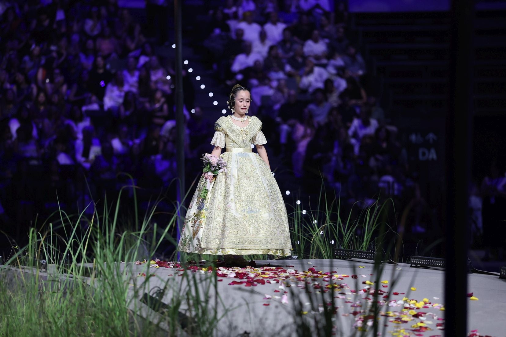 FOTOS | Las mejores imágenes de la gala fallera en el Roig Arena