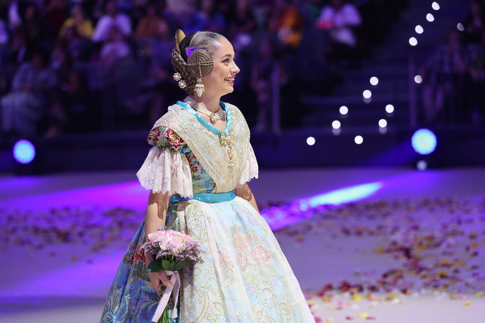 FOTOS | Las mejores imágenes de la gala fallera en el Roig Arena