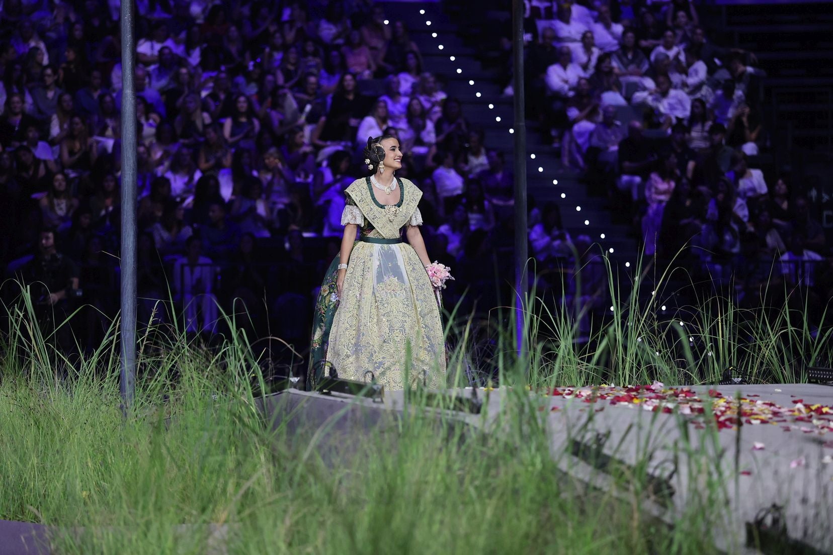 FOTOS | Las mejores imágenes de la gala fallera en el Roig Arena