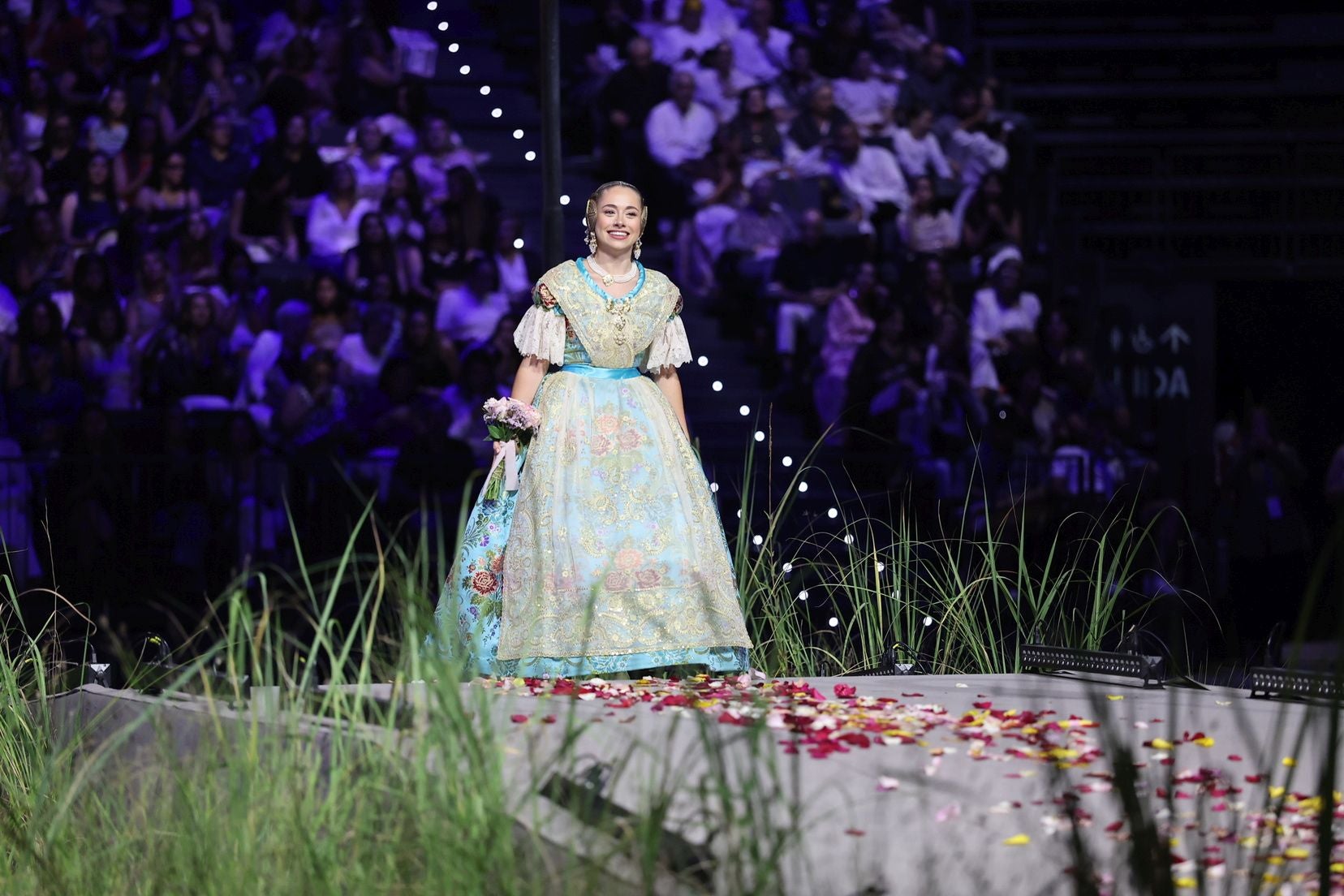 FOTOS | Las mejores imágenes de la gala fallera en el Roig Arena
