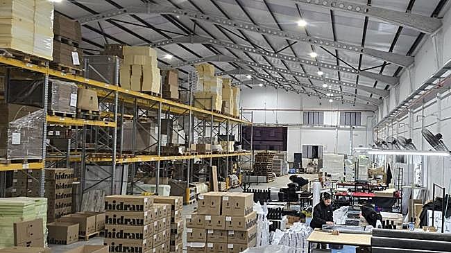 Imagen después - La nave de la empresa Hidrau, antes y ahora.