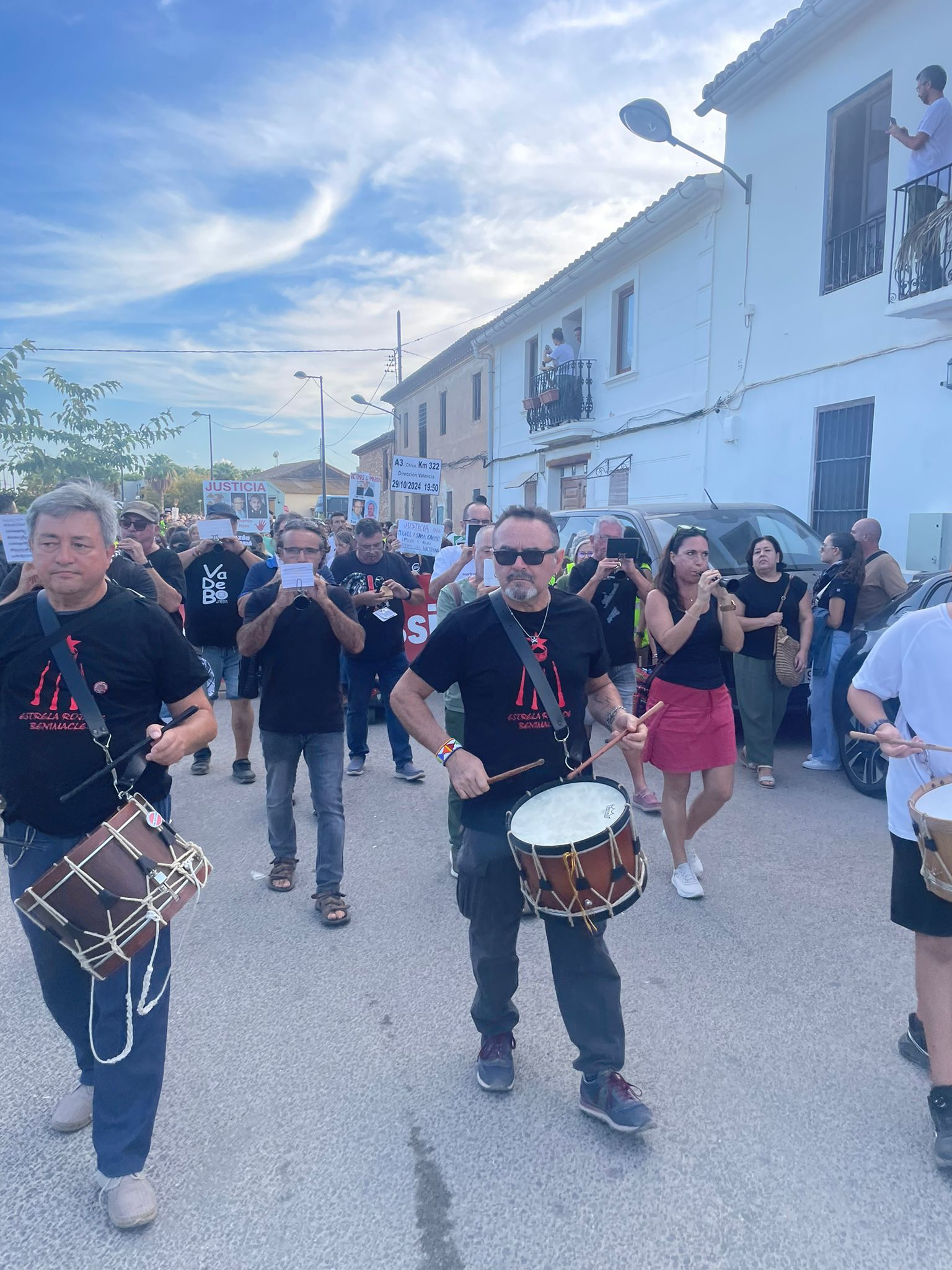 FOTOS | Dos manifestaciones salen desde Paiporta y Valencia para pedir la dimisión de Mazón