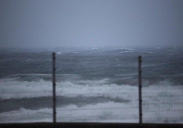Aemet activa el aviso rojo en Valencia y Castellón y alerta de posibles «inundaciones» en las próximas horas