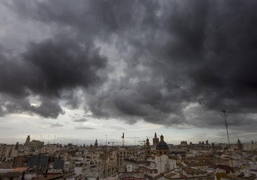 Aemet anuncia chubascos y tormentas muy fuertes o torrenciales para este lunes en la Comunitat y señala las zonas donde lloverá