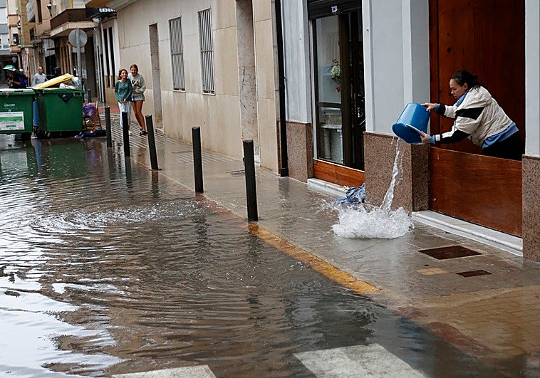 Efectos de la tormenta en Sueca, ayer por la tarde.