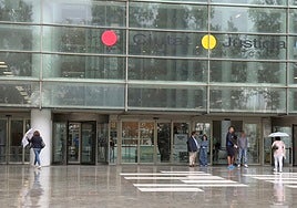 La alerta roja meteorológica obliga a suspender varios juicios en la Audiencia Provincial de Valencia.