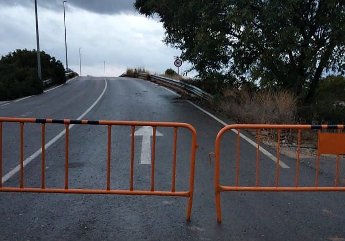 Calle Juan de la Cierva, cortada.