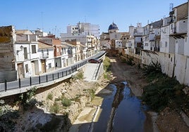 El barranco de Chiva, a su paso por el casco urbano.