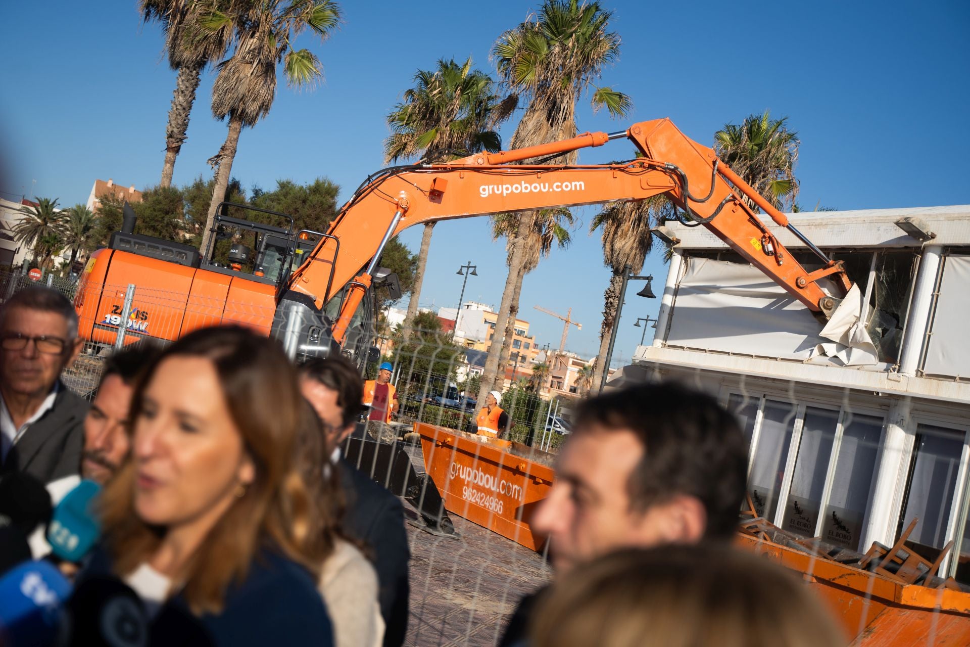 Fotos del derribo del restaurante el Bobo en la Malvarrosa