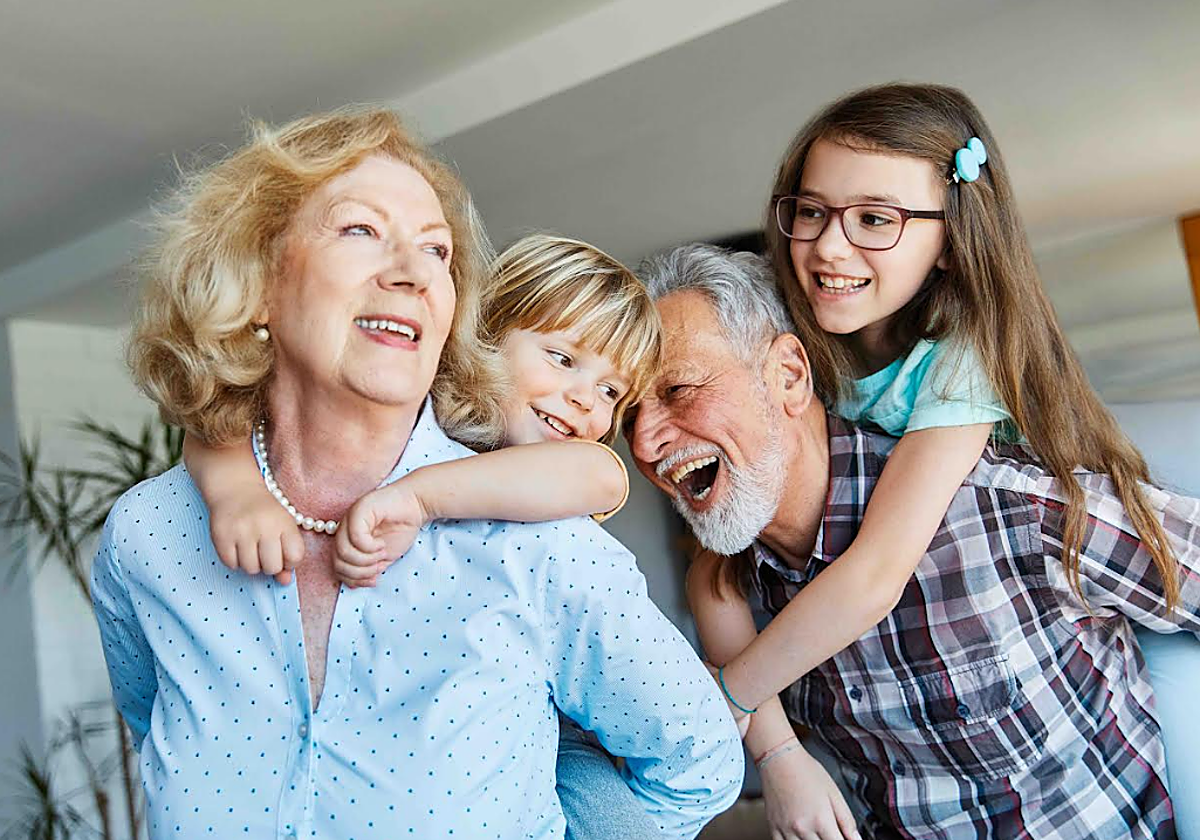 La relación con los nietos, un auténtico «medicamento emocional» para la salud física y mental de las personas mayores