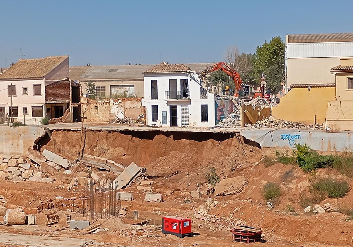 Viviendas en pleno proceso de derribo este miércoles.