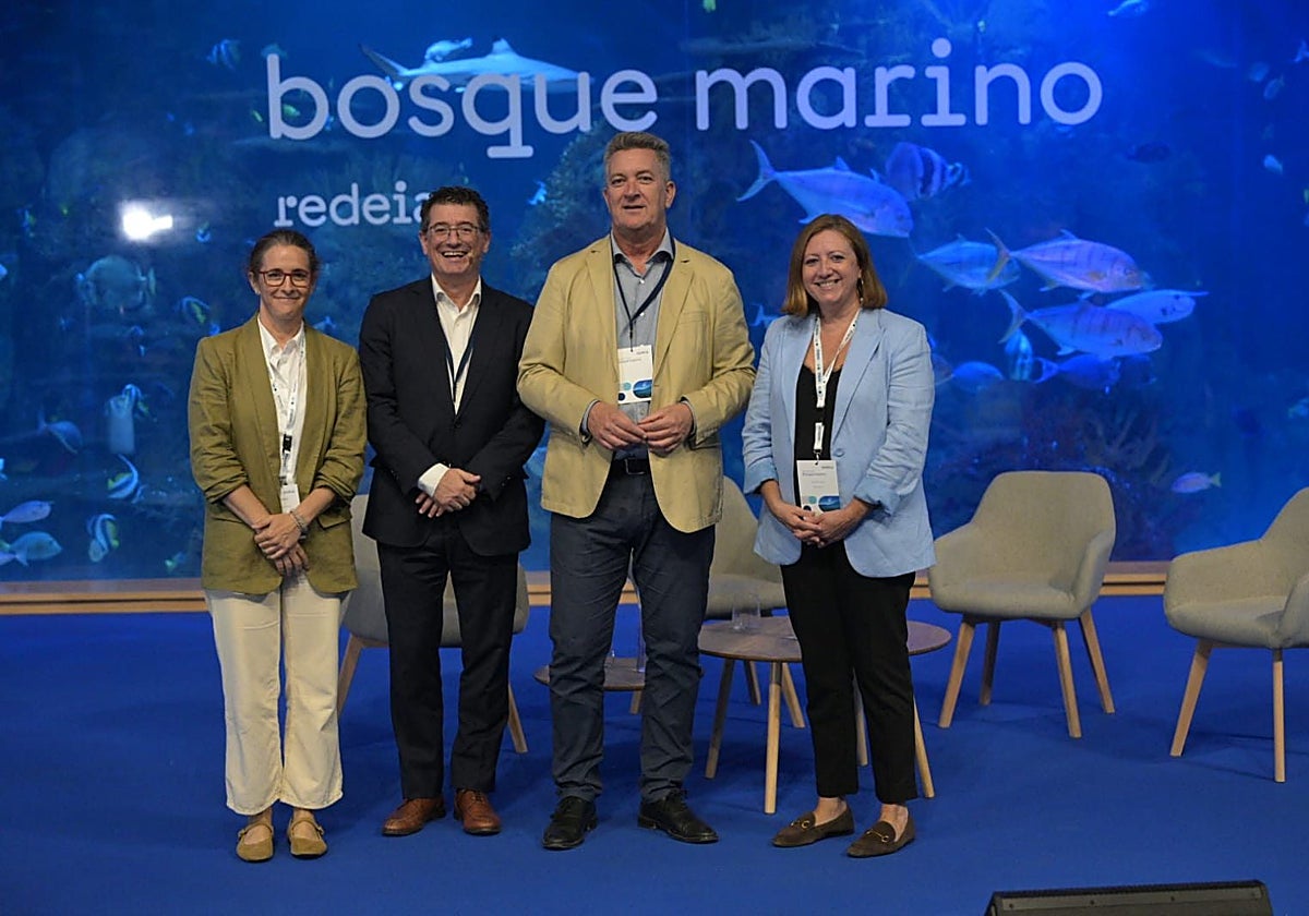 Los asistentes a la inauguración.