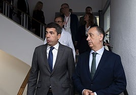 El conseller de Emergencias junto al presidente de la Generalitat.