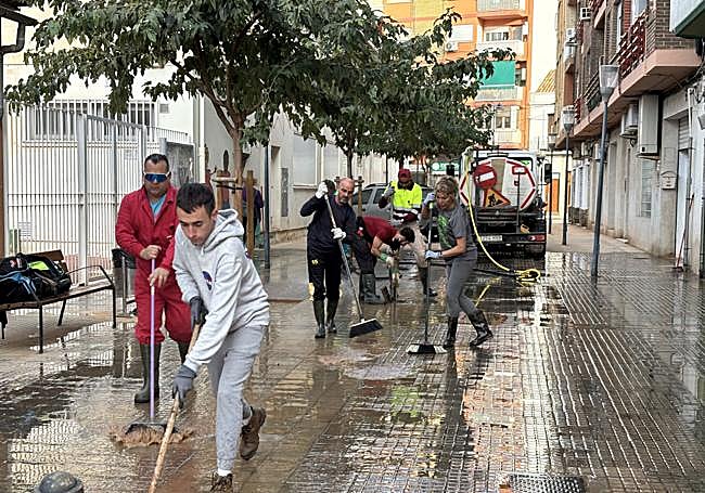 Limpieza en Alaquàs tras la dana