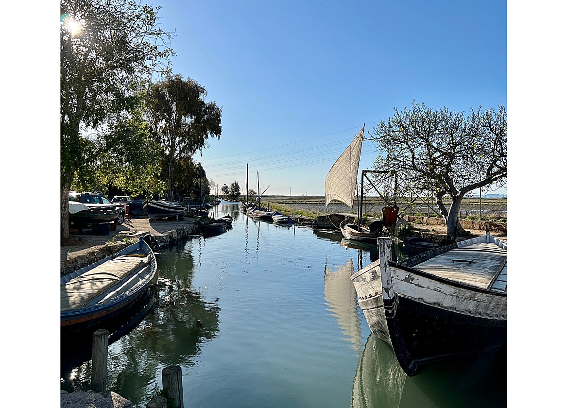 Barcas en el puerto de Silla.