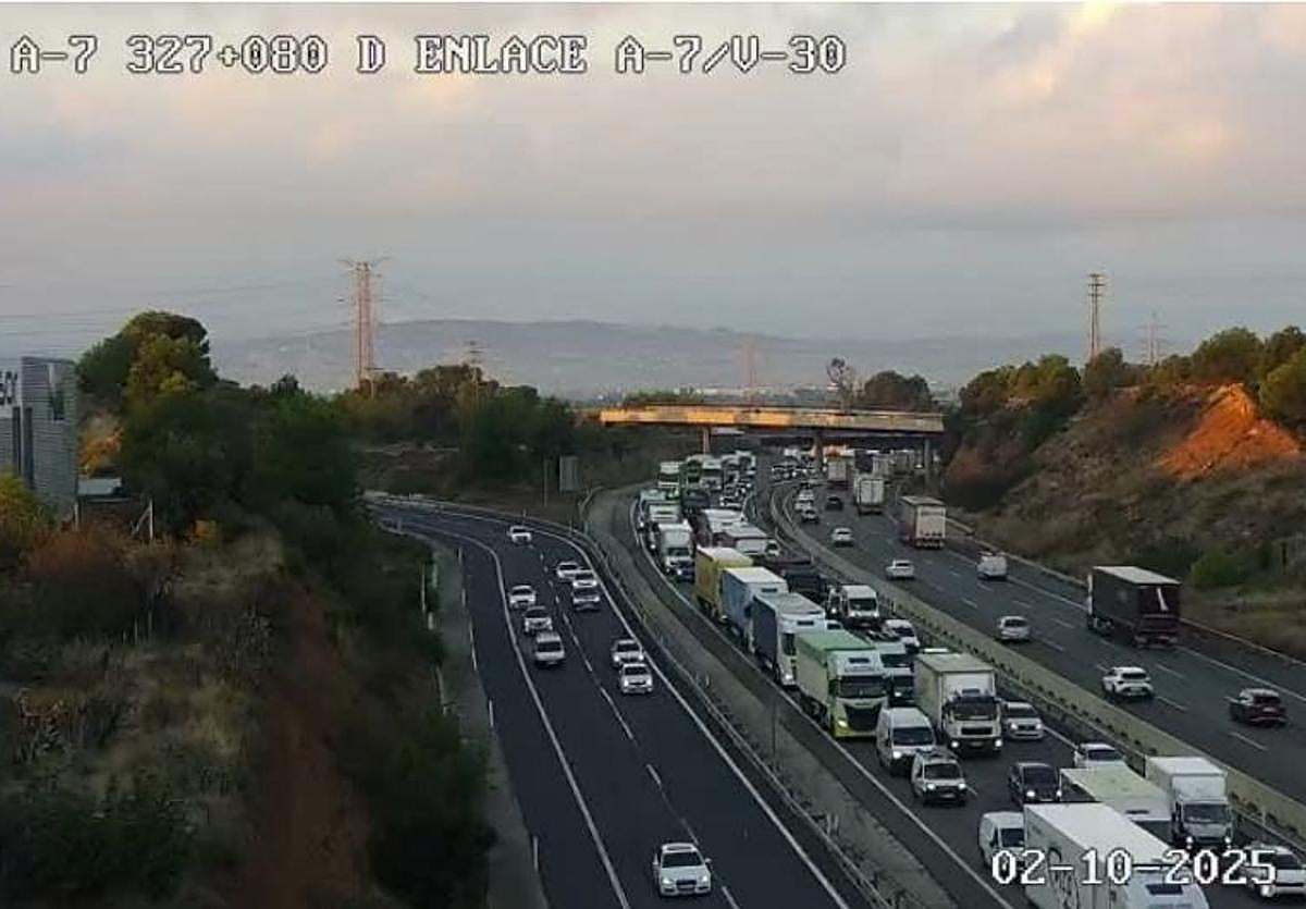 Atascos en la A-7 este jueves, 2 de octubre.