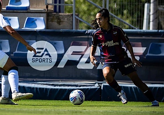 Pierina Núñez, con el Levante.