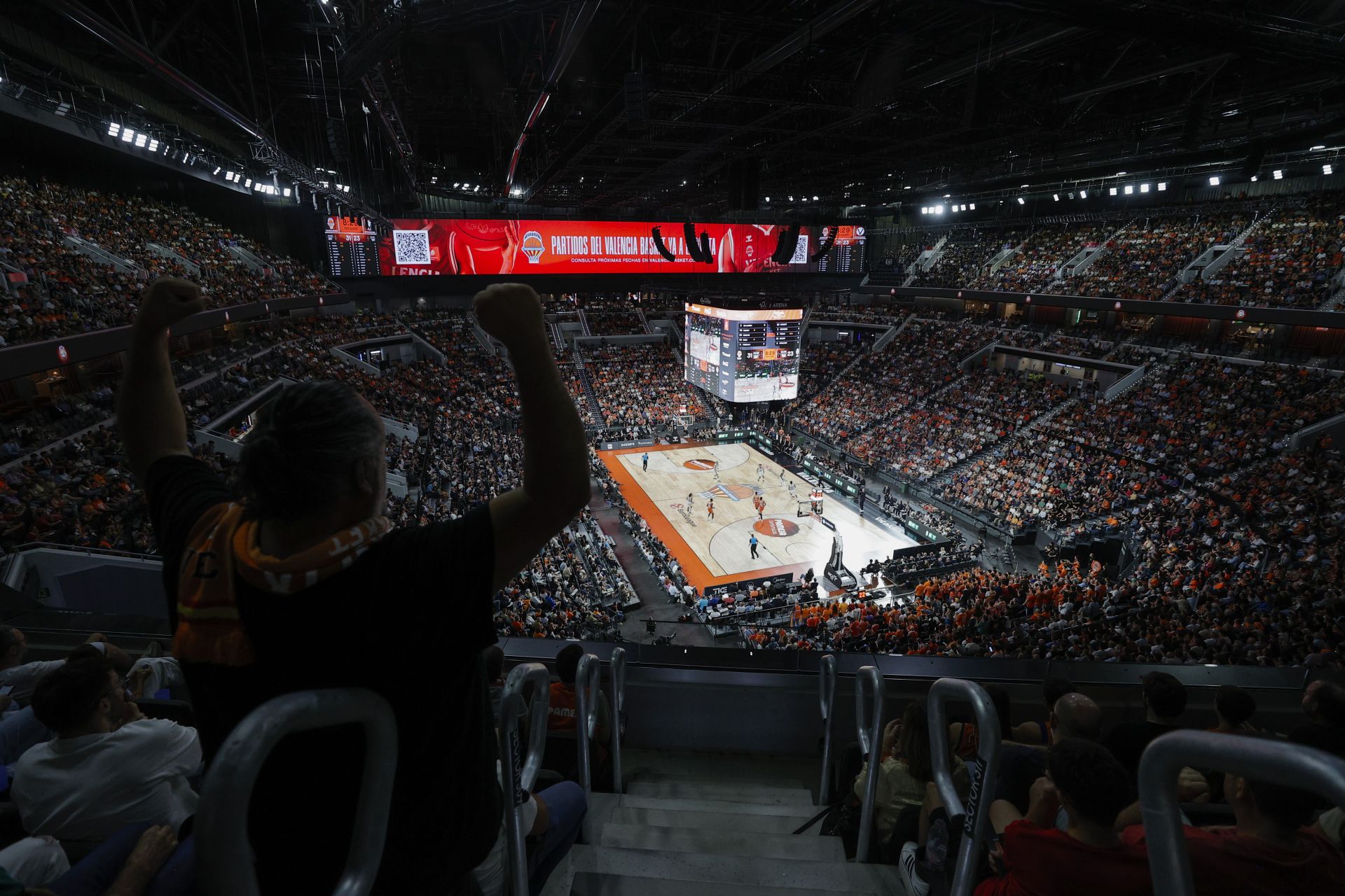 FOTOS | Así ha sido el debut del Valencia Basket en el Roig Arena