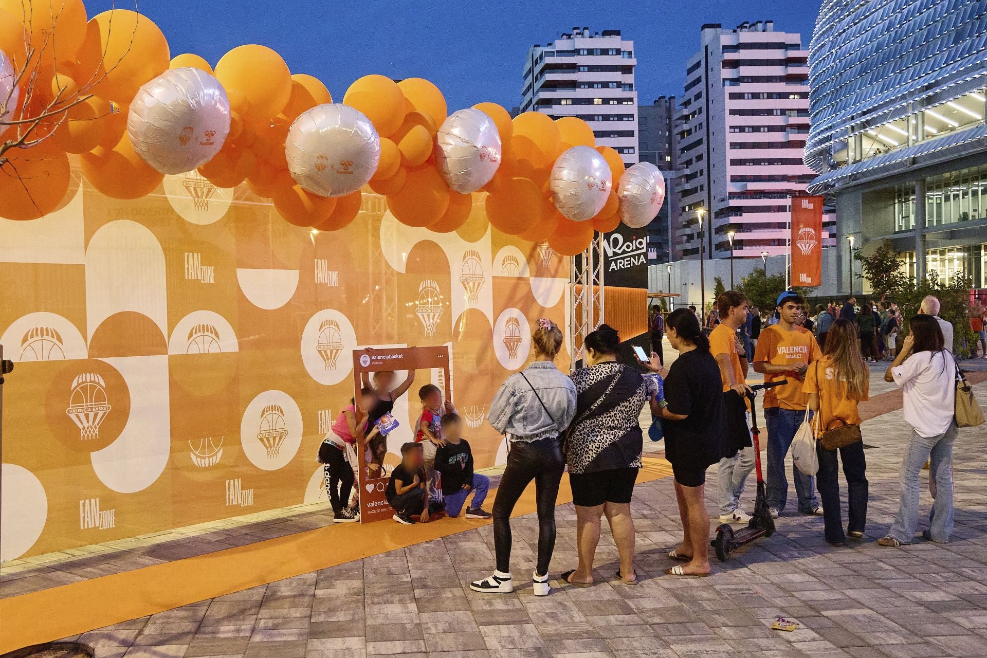 FOTOS | Así ha sido el debut del Valencia Basket en el Roig Arena