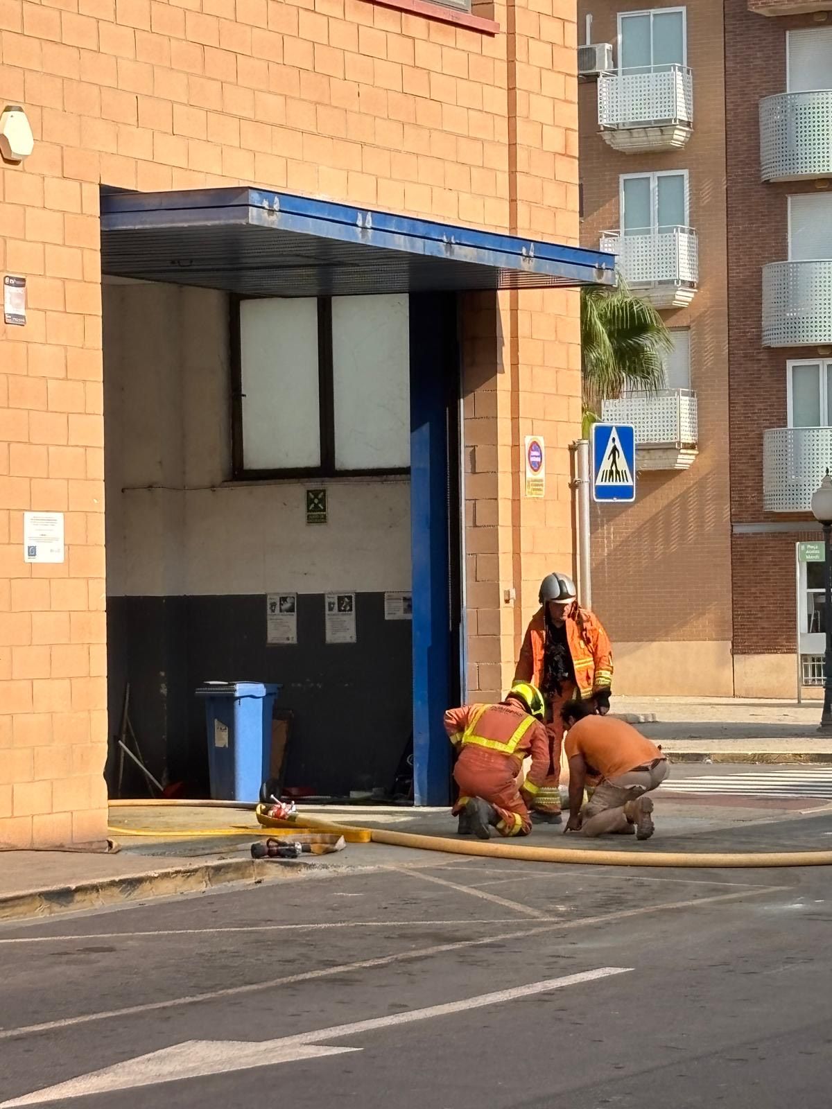Fotos | Una intensa humareda desata la alarma en Valencia