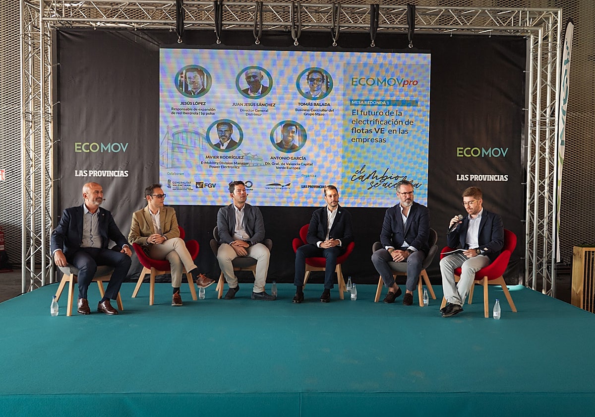 Los componentes de la mesa de expertos, durante el debate.