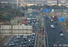 Atascos en la V-31 este viernes, 3 de octubre.