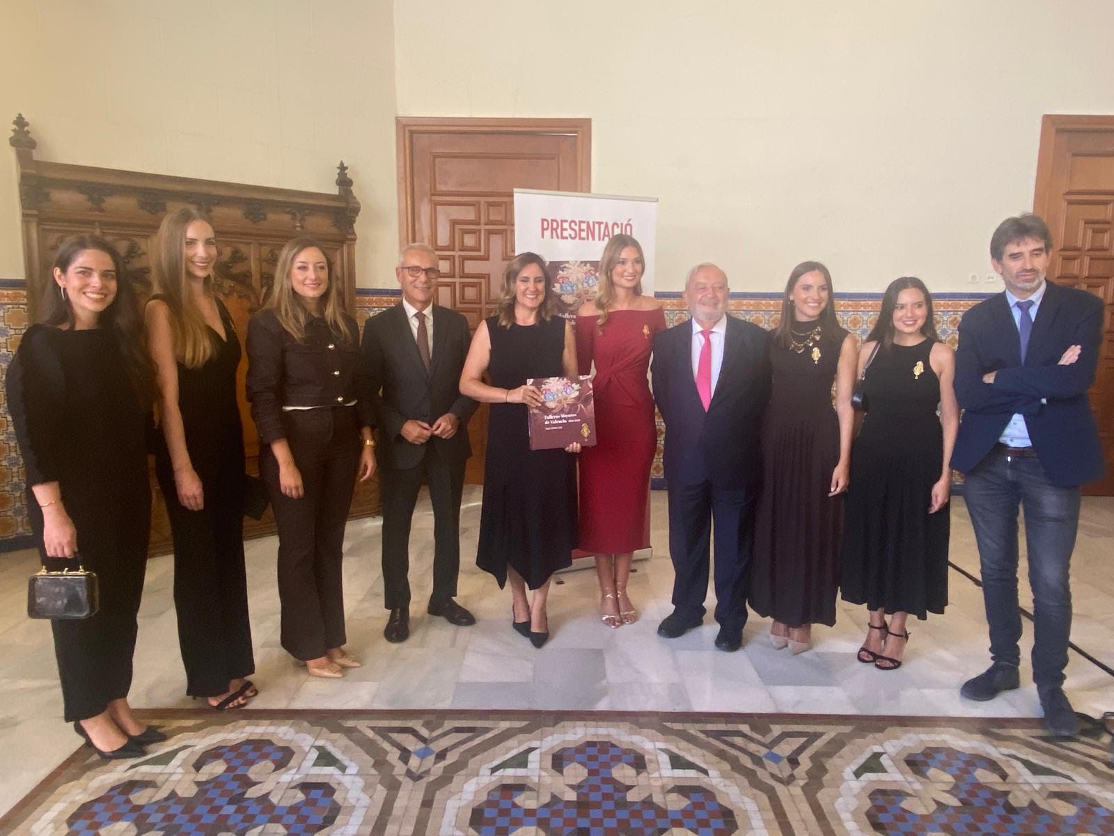 FOTOS | Las falleras mayores de Valencia se reúnen en el Palacio de la Exposición